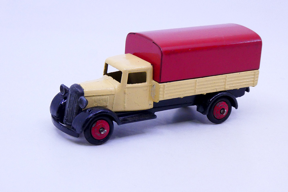 Dinky Toys GB - Camion type 4 ridelles bâché 25B