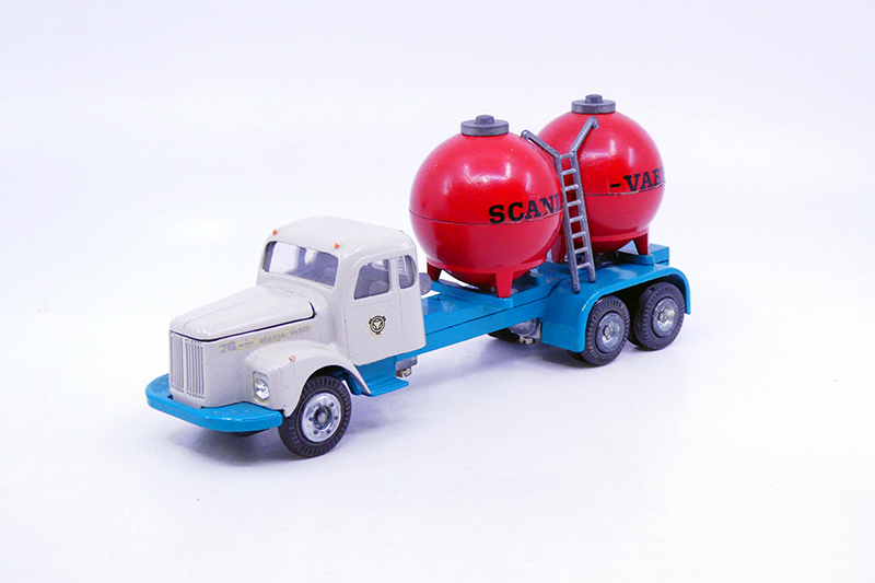 Tekno - Scania 76 porteur avec cuves ciment Scania Vabis 453