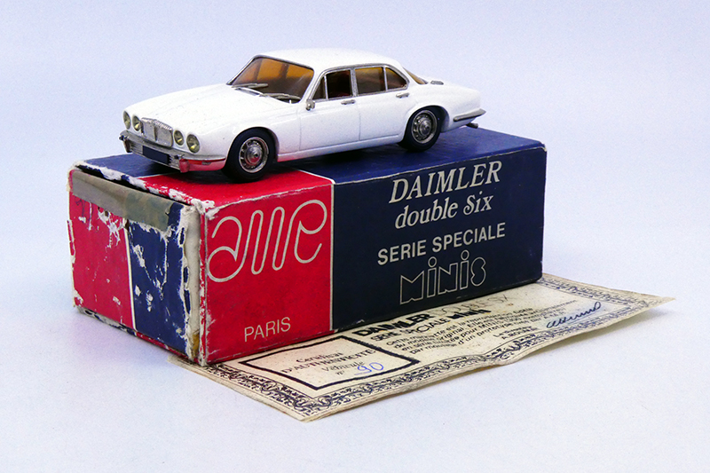 AMR - Daimler Double six