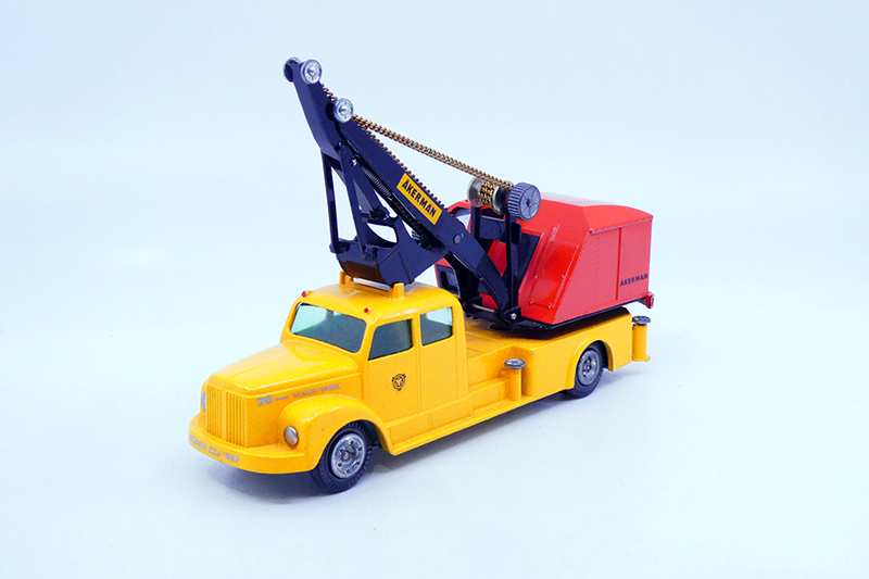 Tekno - Scania 76 avec pelle Akerman 863
