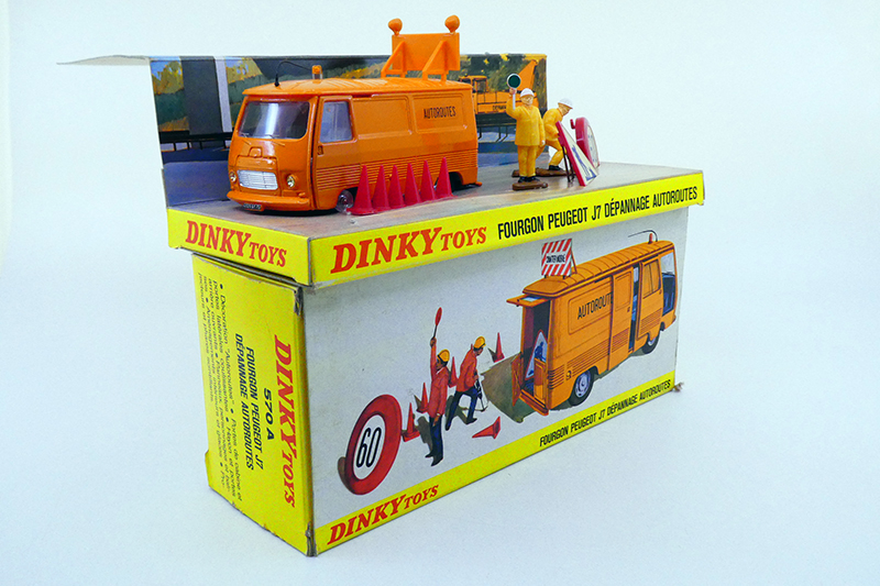 Dinky Toys France - Peugeot J7 autoroutes 570 A