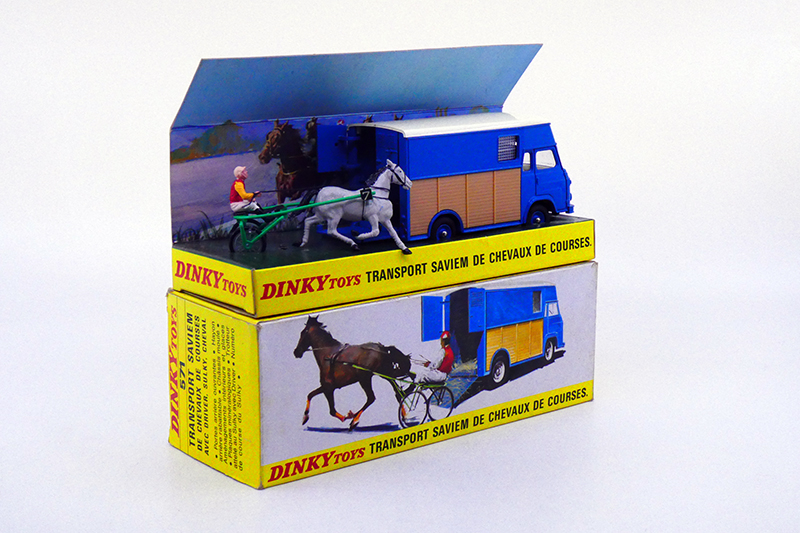 Dinky Toys France - Saviem SB2 Goélette avec sulky 571