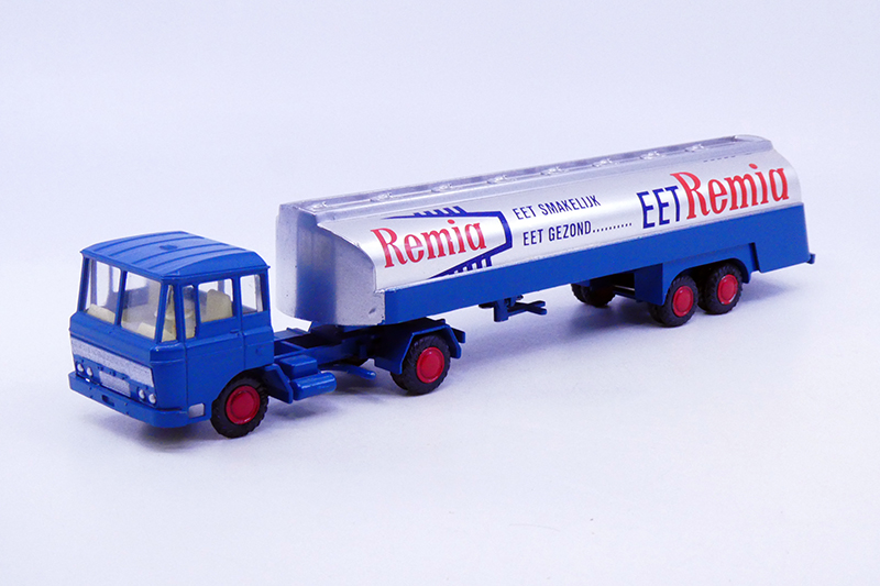 Lion Car - DAF 2600 semi remorque citerne Remia 37
