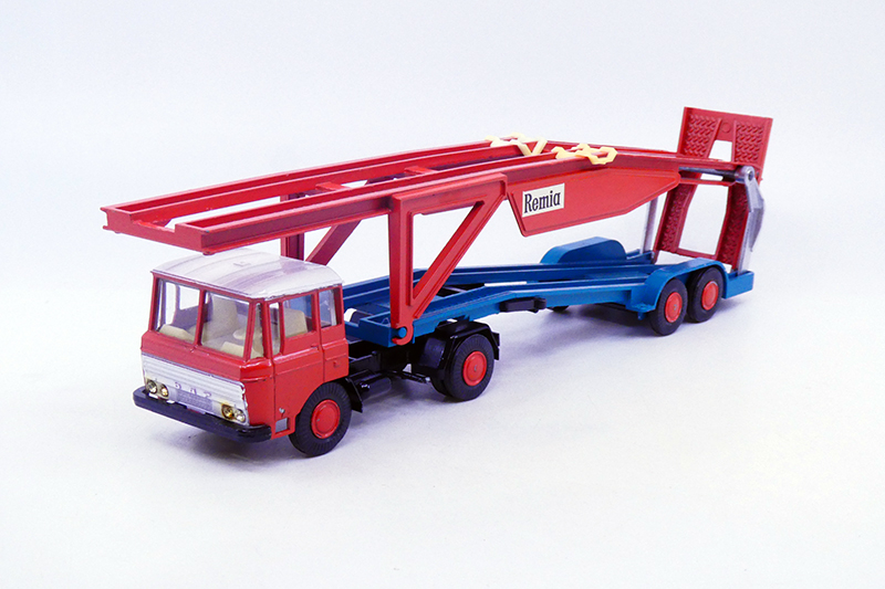 Lion Car - DAF 2600 tracteur semi remorque porte auto Remia 50