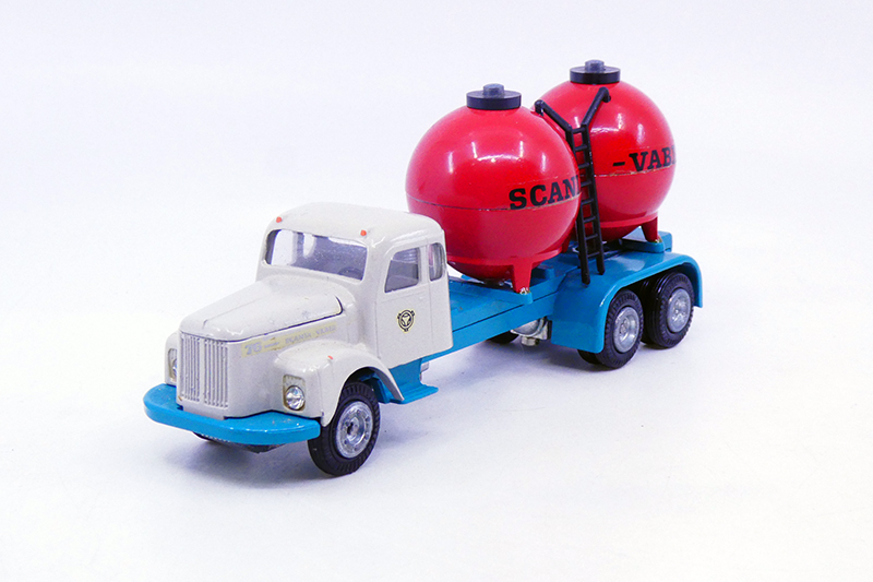 Tekno - Scania 76 porteur avec cuves ciment Scania Vabis 453