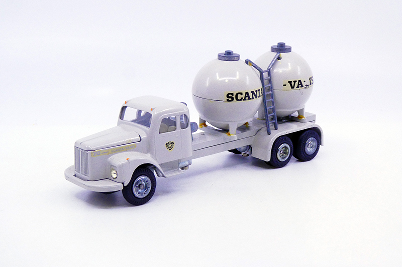 Tekno - Scania 76 porteur avec cuves ciment Scania Vabis 453