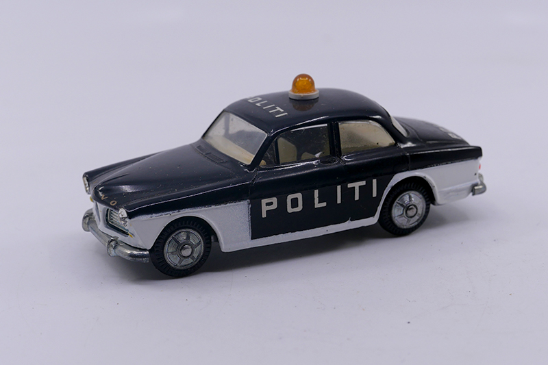 Tekno - Volvo 122 S politi 810
