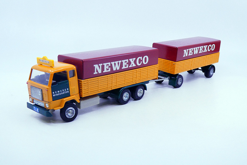 Tekno - Volvo F88 ridelles bâché Newexco 425