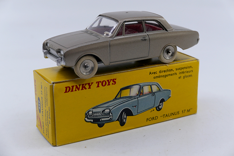 Dinky Toys France - Ford 17M 559