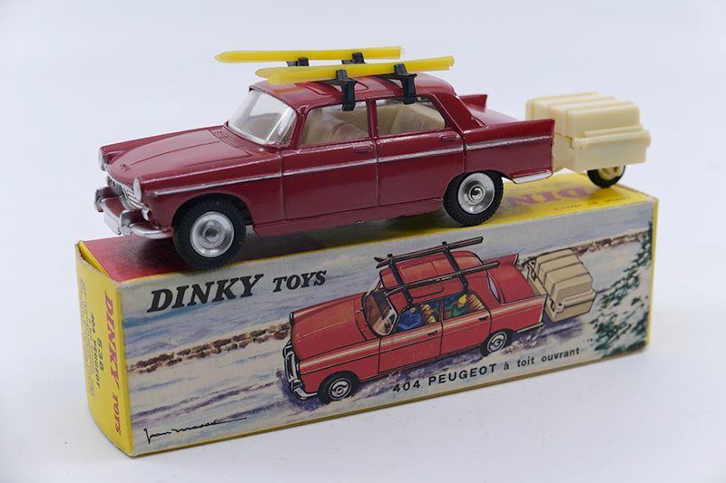Dinky Toys France - Peugeot 404 avec remorque monoroue et galeries 536