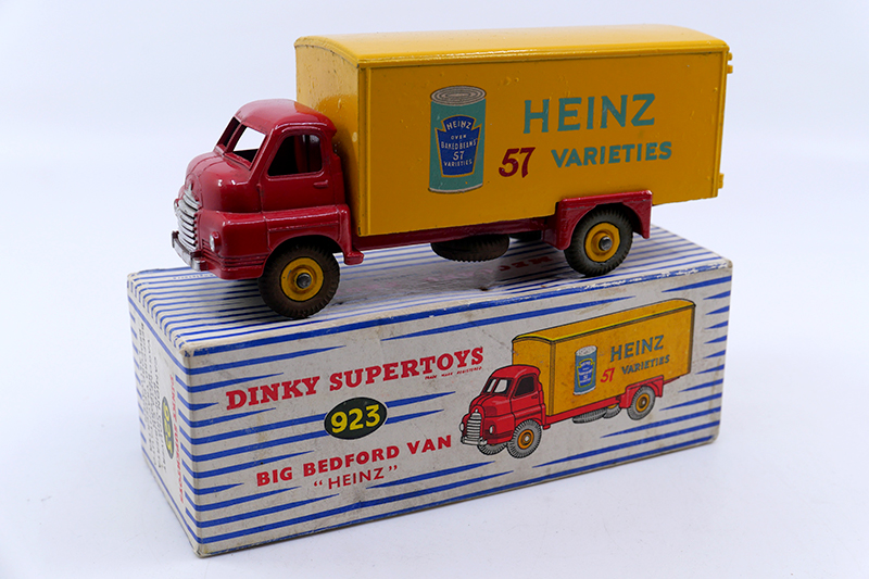 Dinky Toys GB - Bedford Big fourgon Heinz 57 varieties 923