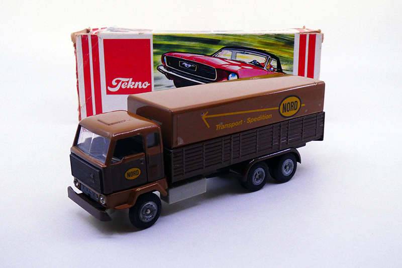 Tekno - Volvo F89 porteur bâché NORD ASG 425