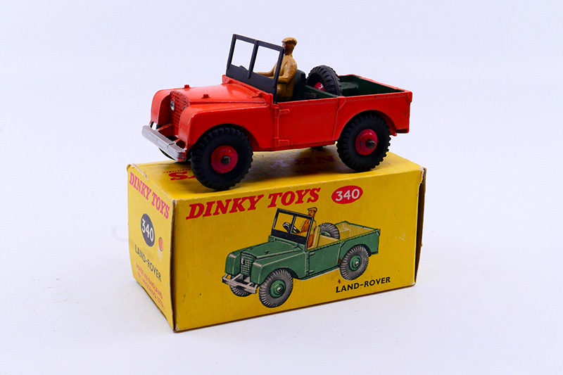 Dinky Toys GB - Land Rover 109 chassis court
