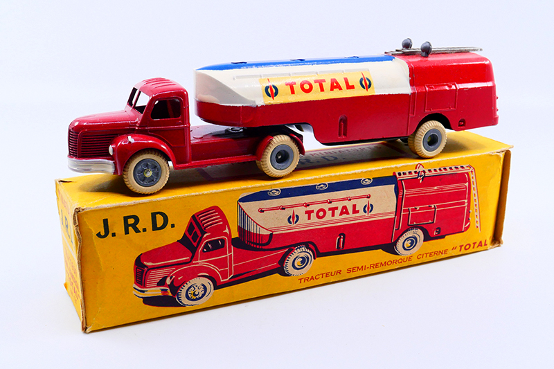 JRD - Berliet TLR semi remorque citerne avitailleur Total 121