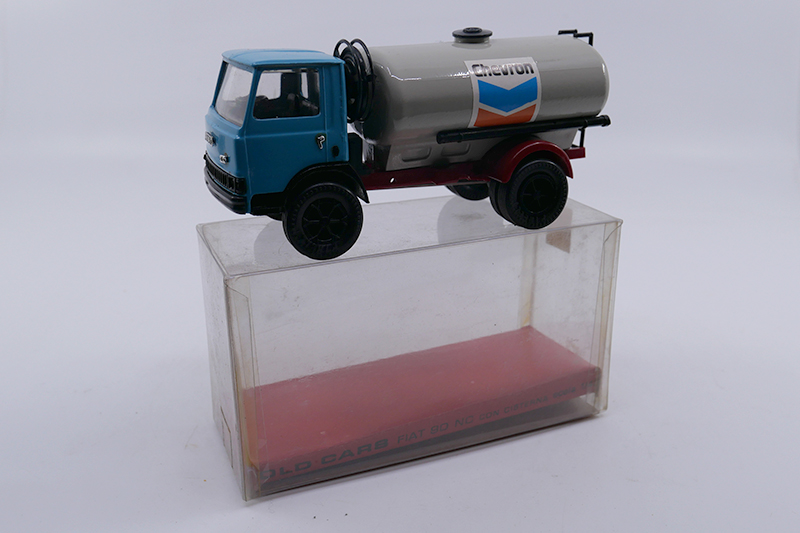 Old Car - OM 90 citerne Chevron