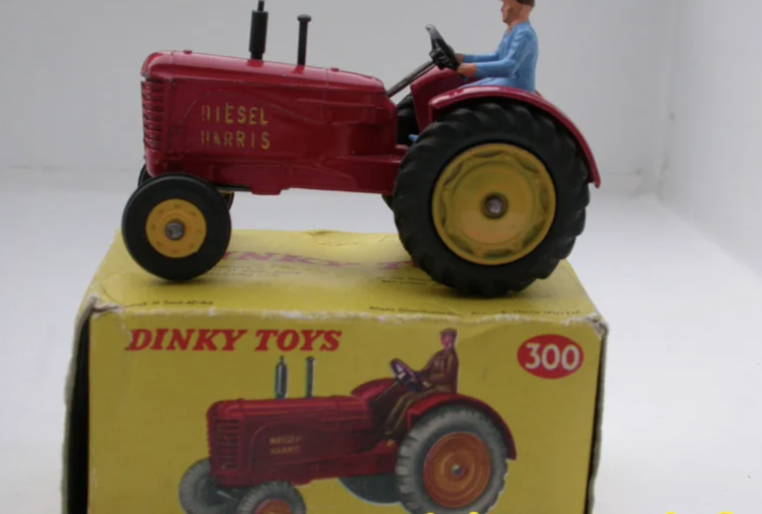 Tracteur Massey Harris produit en Afrique du Sud collection AutoJaune extrait du Blog Auto Jaune à lire ici